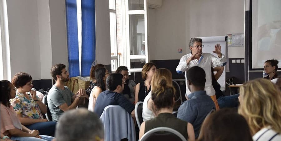 https://www.hypnose-formation.fr/agenda/PARIS-Formation-a-l-Hypnose-Medicale-et-Therapeutique-dans-la-prise-en-charge-du-patient-douloureux-chronique-2eme_ae2058230.html